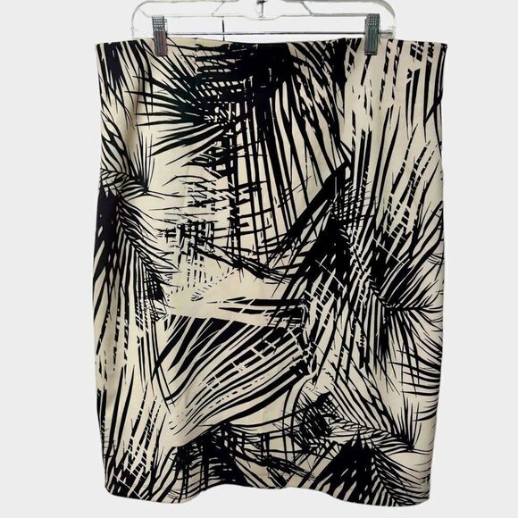 Dress Barn Dresses & Skirts - Dress Barn Cream Bodycon Pencil Mini Skirt Black Leaves Plants Pattern Stretchy